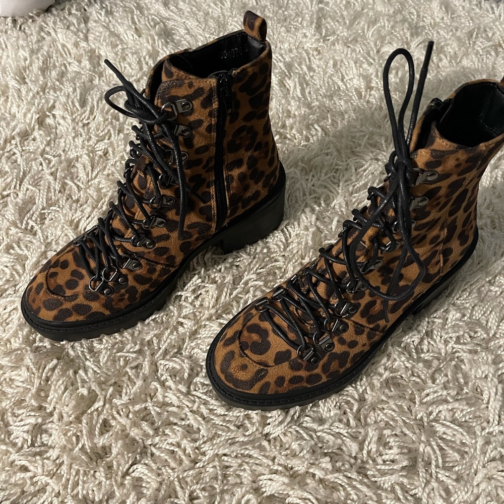 Boots - Picture 3 of 3